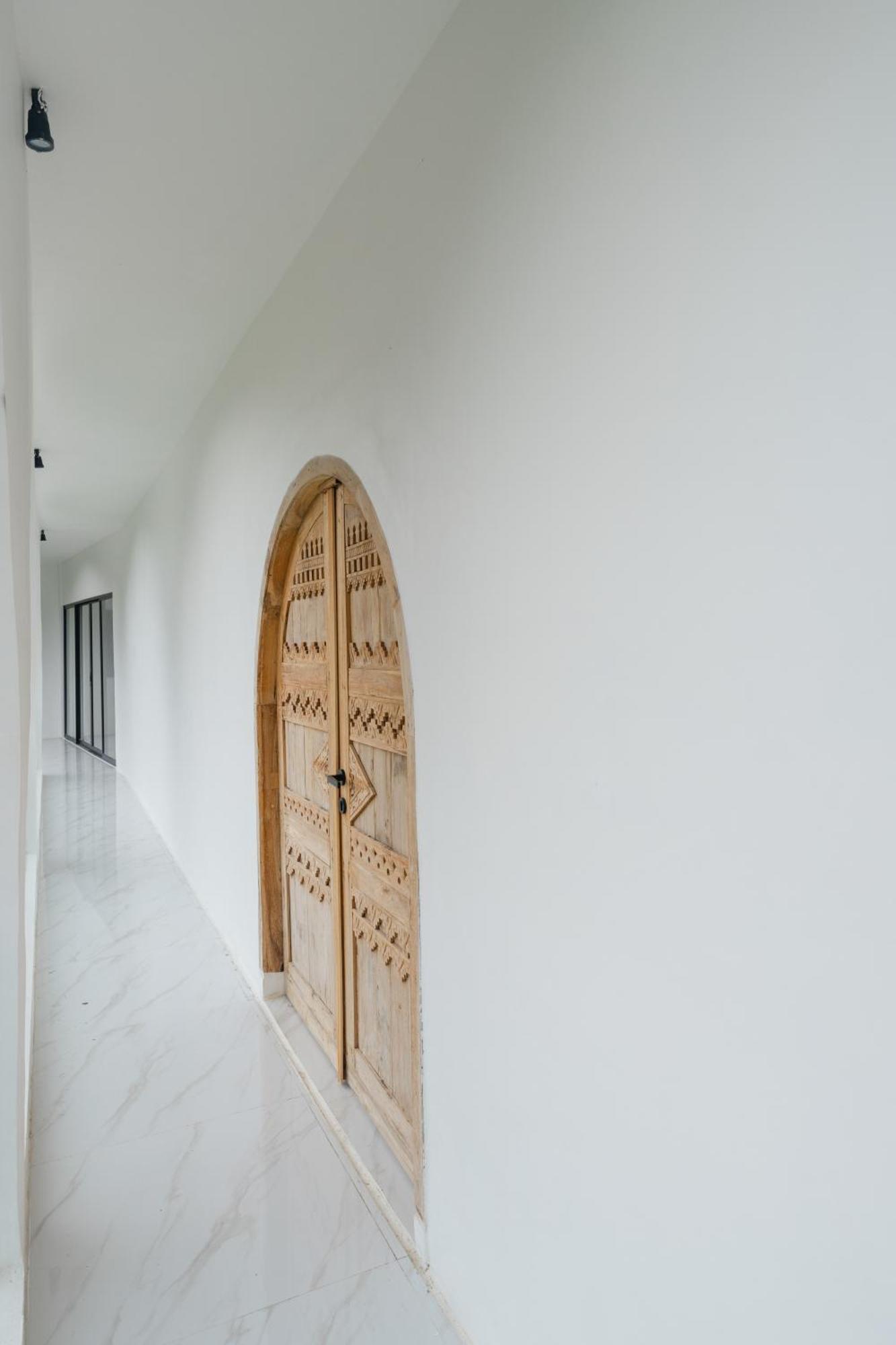 होटल White Palm Uluwatu Bali 4*