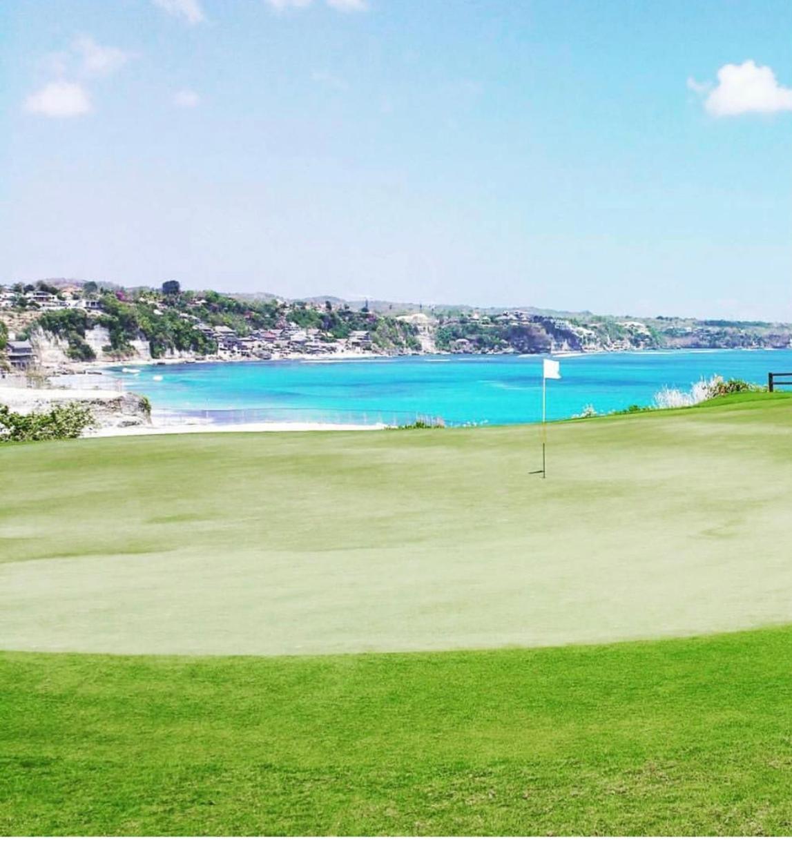 होटल White Palm Uluwatu Bali 4*